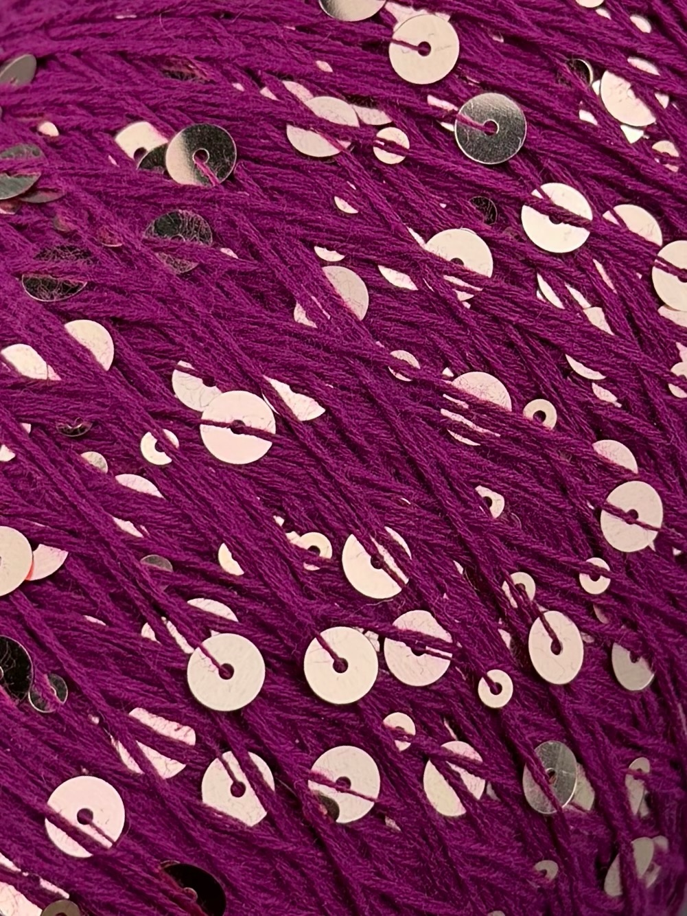 Art. Brillante 260 m / 100 g – Baumwolle mit Maxi-Pailletten col. Magenta